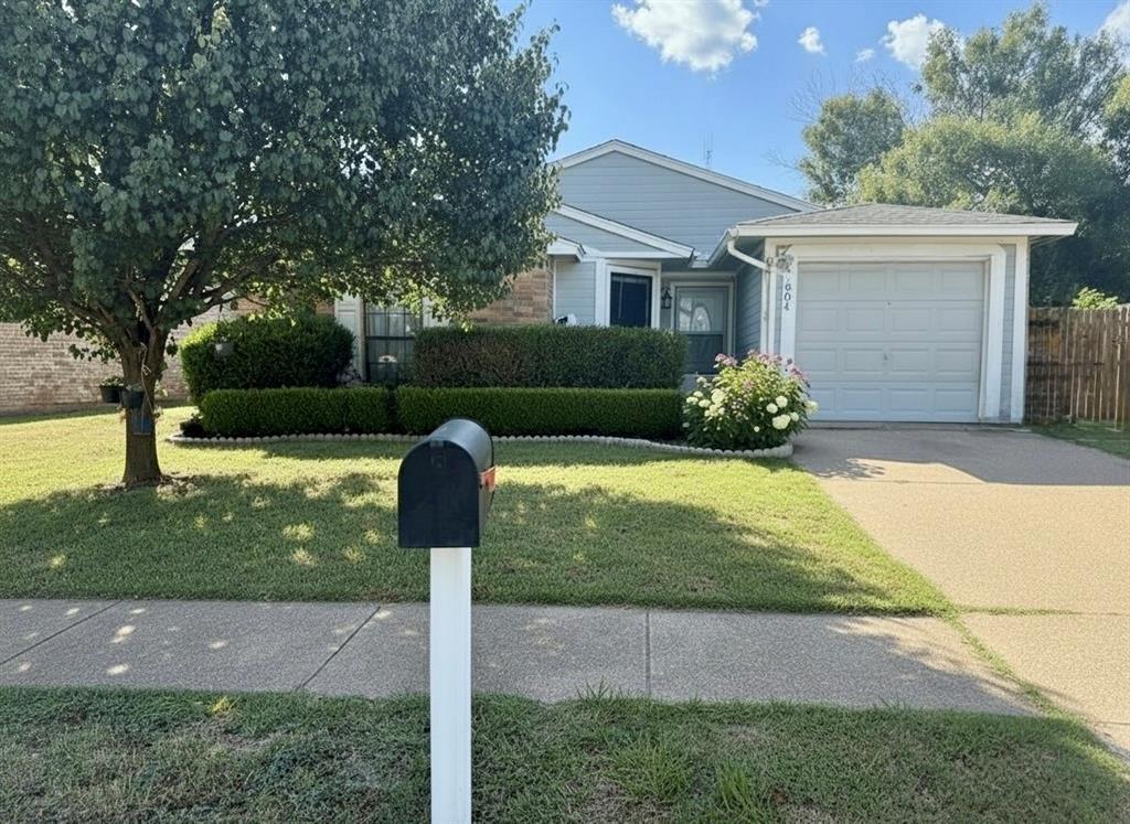 7804 Evening Star Drive, Fort Worth