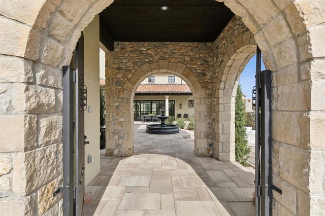 10 Catalonia Drive, Westlake