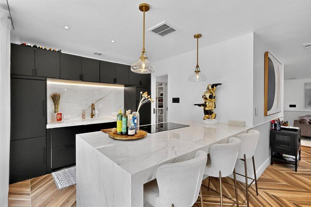 6931 E Grand Avenue, Dallas