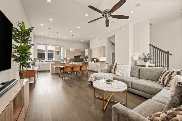 381 E Greenbriar Lane 502, Dallas