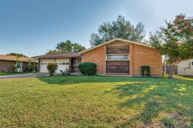 3722 Devonshire Court E, Irving