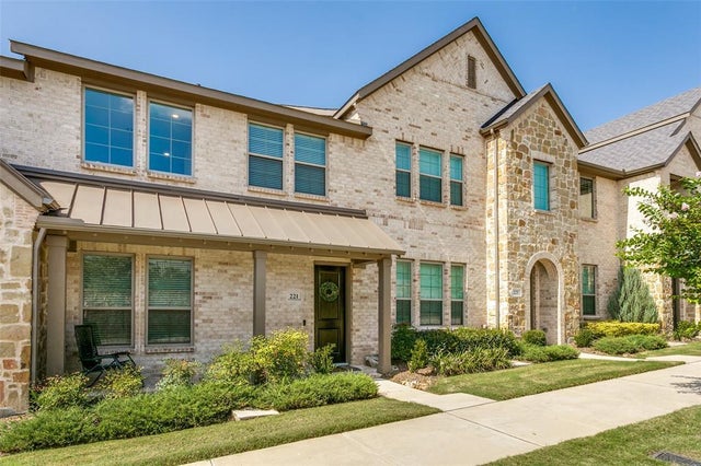 221 Mcconathy Way, Flower Mound