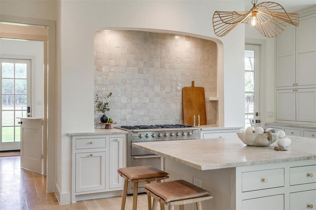 8632 S Fm 1187, Fort Worth