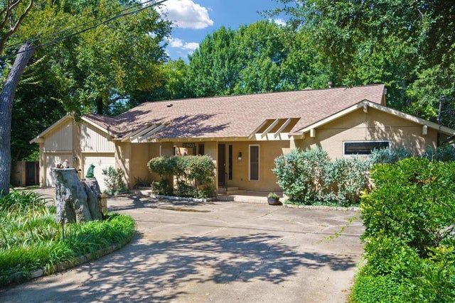 2901 N Sunbeck Circle, Farmers Branch