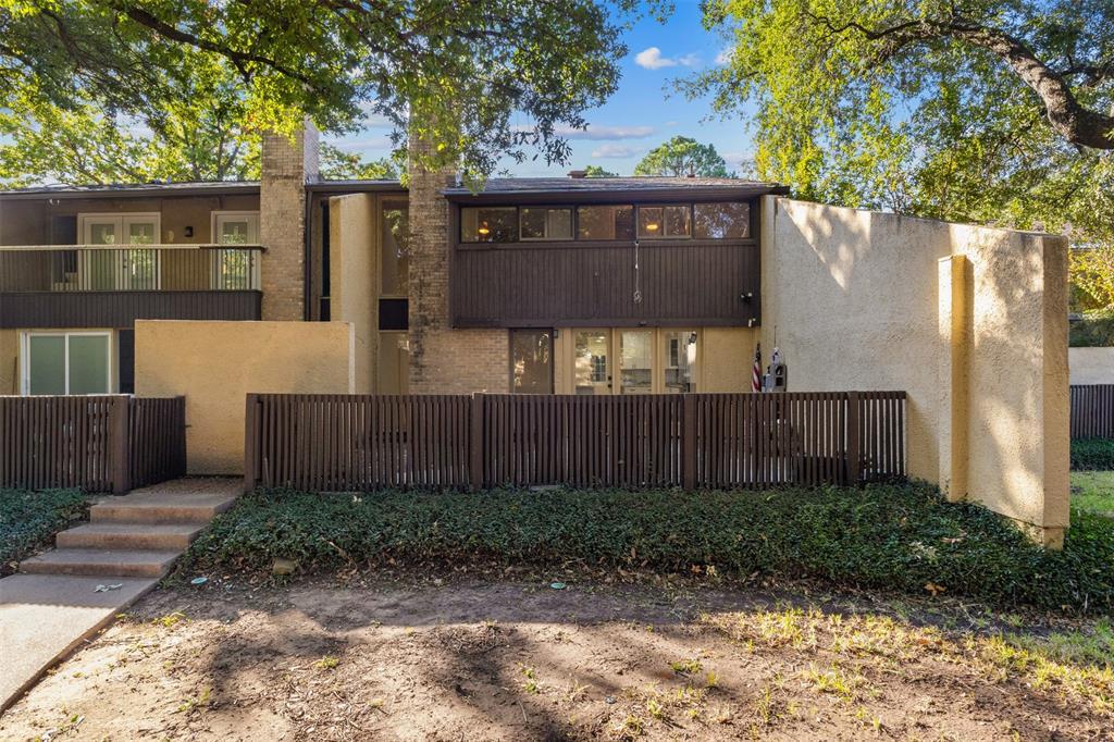 1111 Portales Lane, Irving