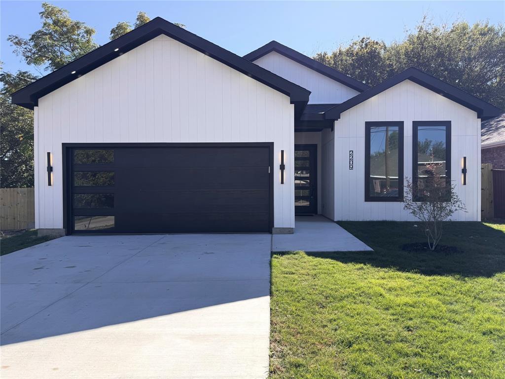 2209 W E Roberts Street, Grand Prairie