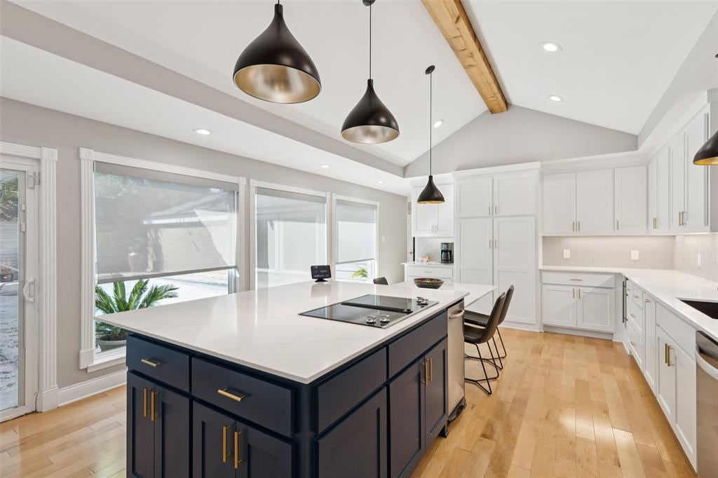 7221 Pleasant View Drive, Dallas