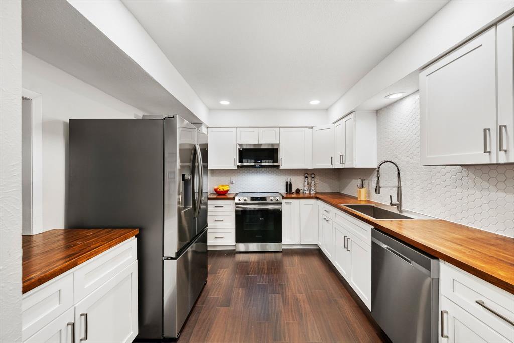 9810 Amberton Parkway, Dallas