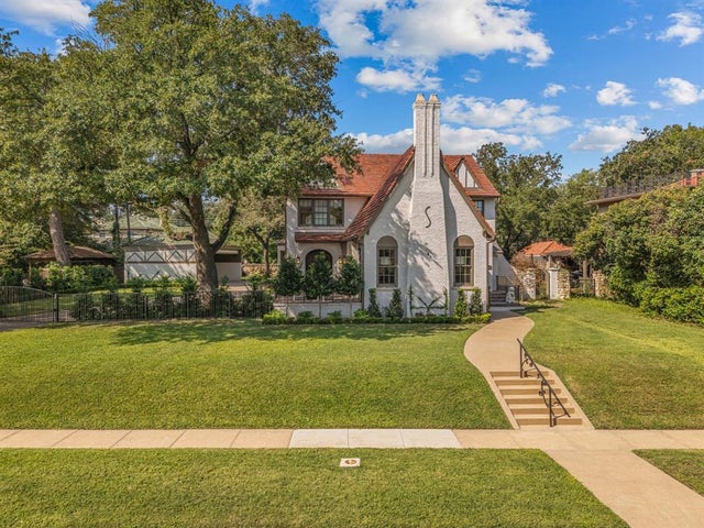 2336 Medford Court E, Fort Worth