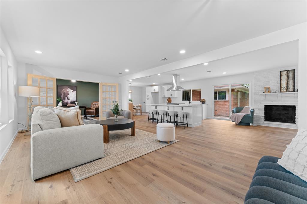 729 Town Creek Drive, Dallas