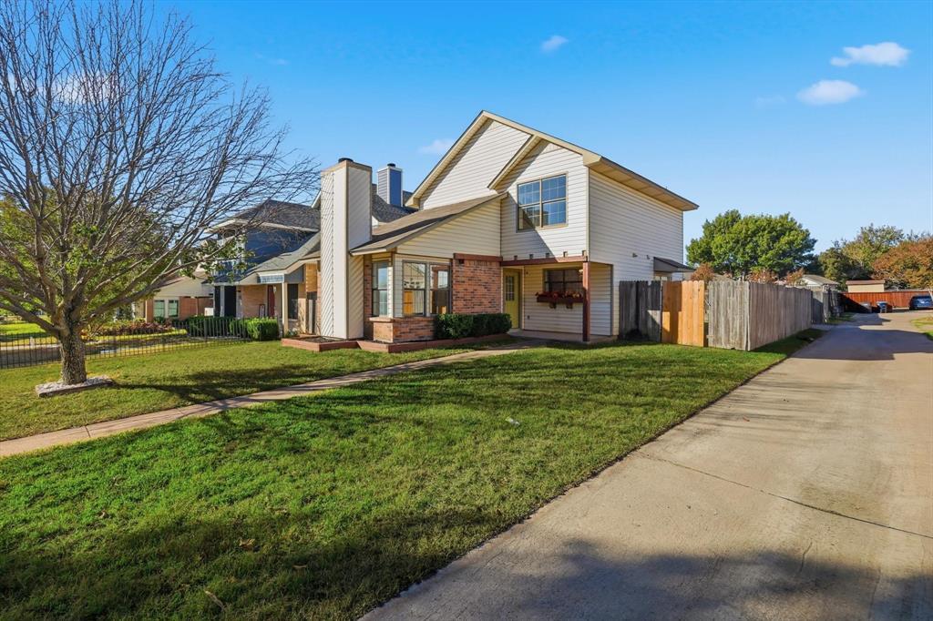205 Callender Drive, Fort Worth