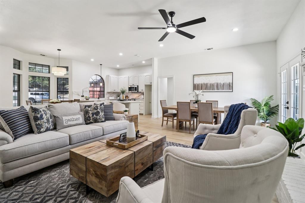 417 Sherwood Court, Burleson