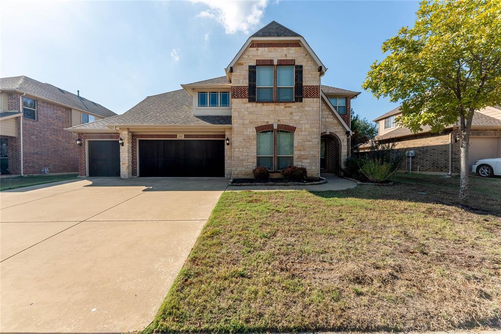 952 Tara Drive, Burleson