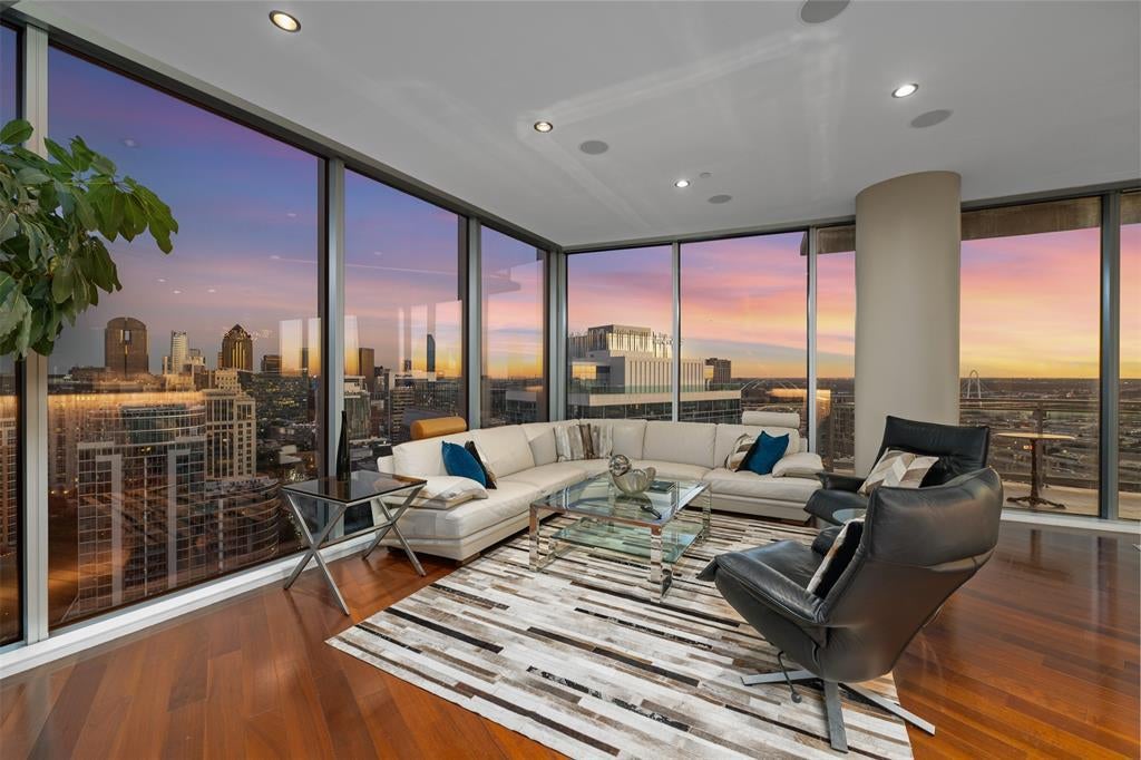 2900 Mckinnon Street 2601, Dallas