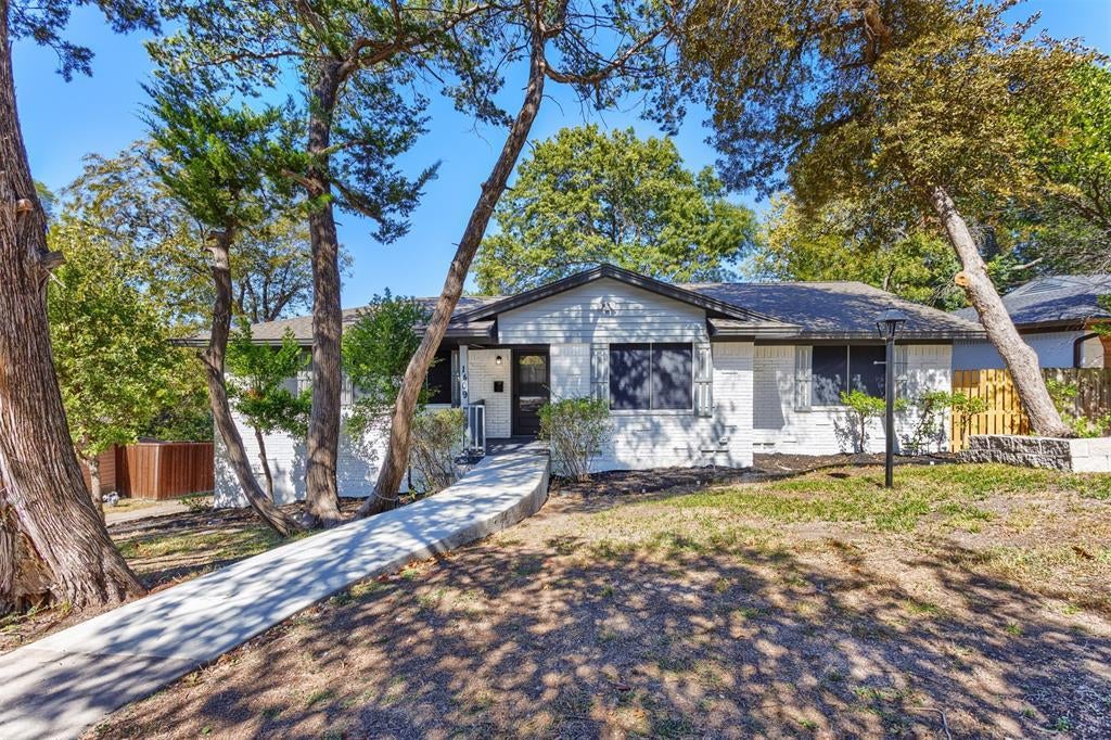 1409 Autumn Leaves Trail, Dallas