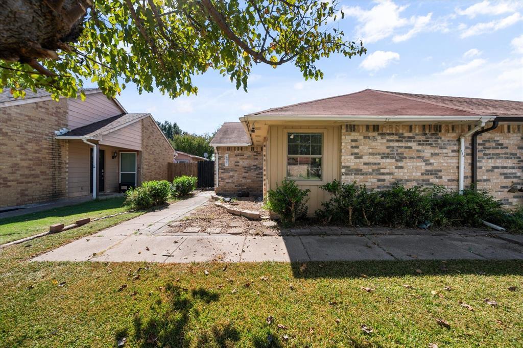 621 Stonehenge Drive, Grand Prairie