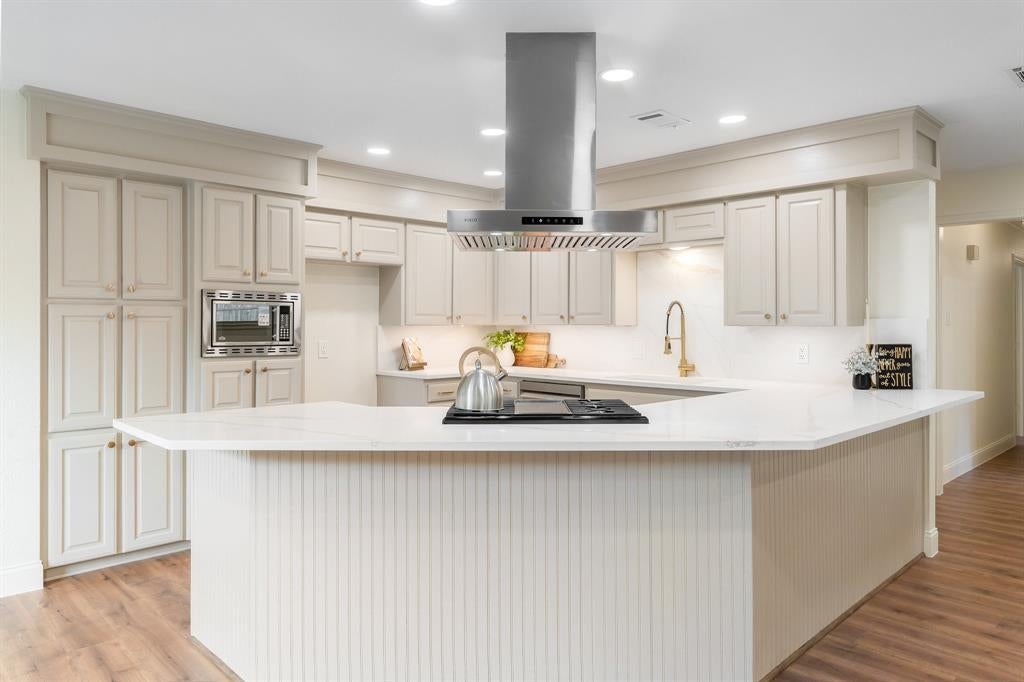 2212 Mountainview Drive, Hurst