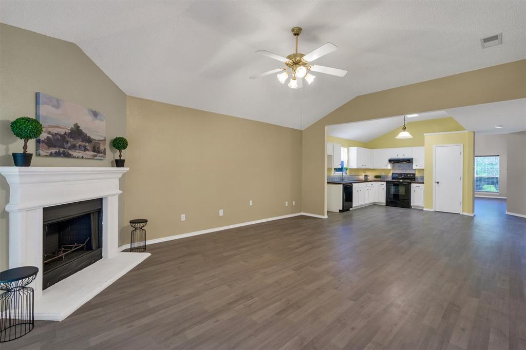 10212 Brea Canyon Road, Fort Worth