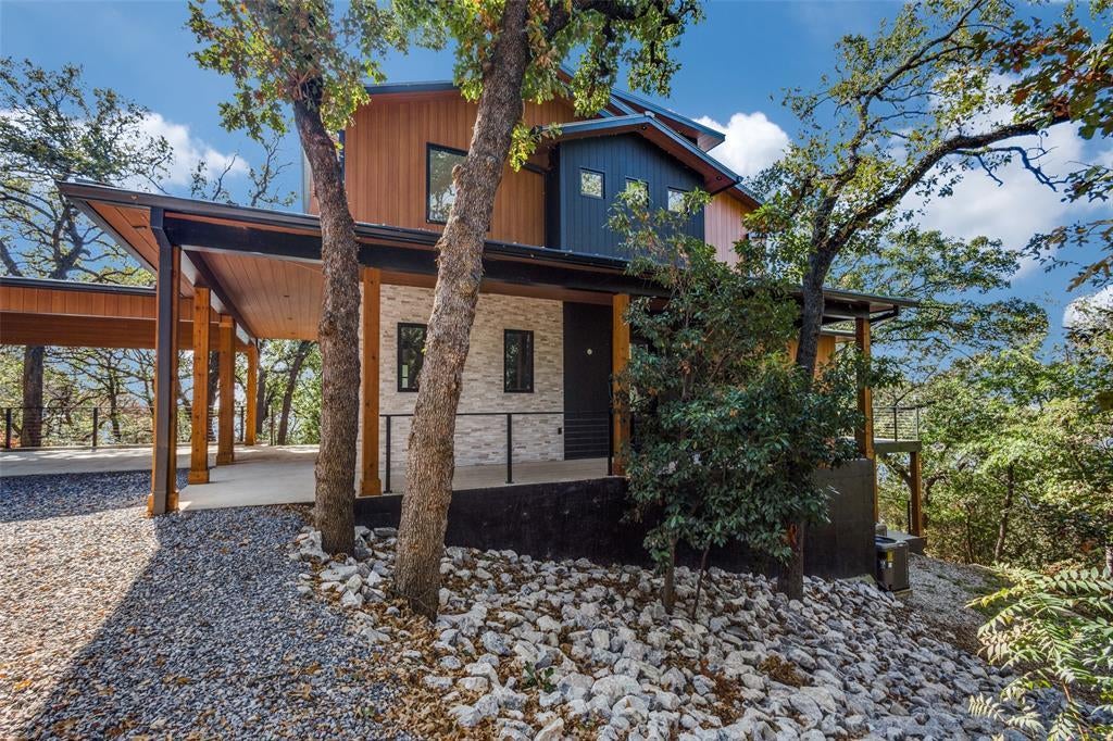 1009 Fox Hollow Lane, Oak Point