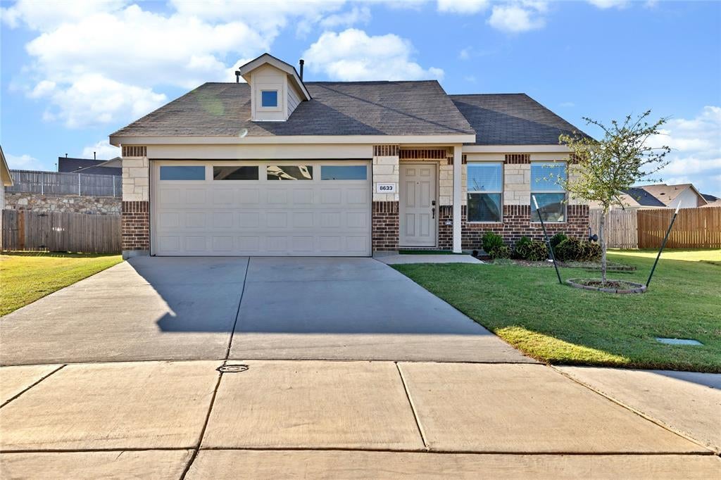 8633 Mount Evans Court, Fort Worth