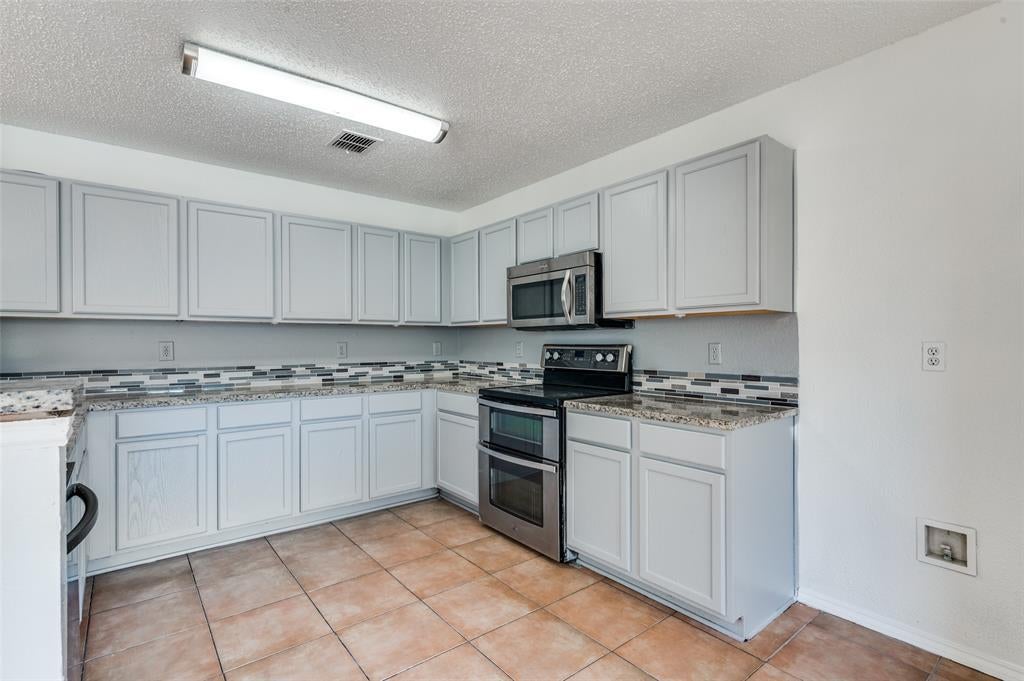 10141 Chapel Rock Drive, Fort Worth