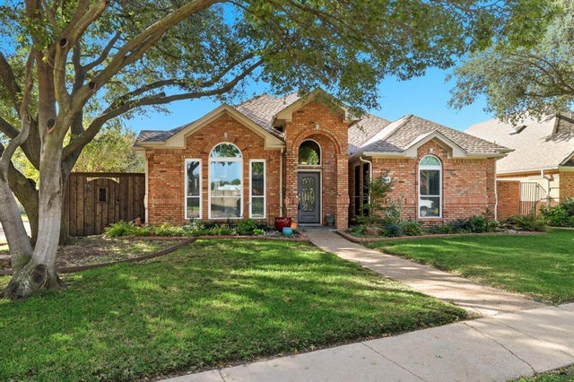900 Mccoy Drive, Irving