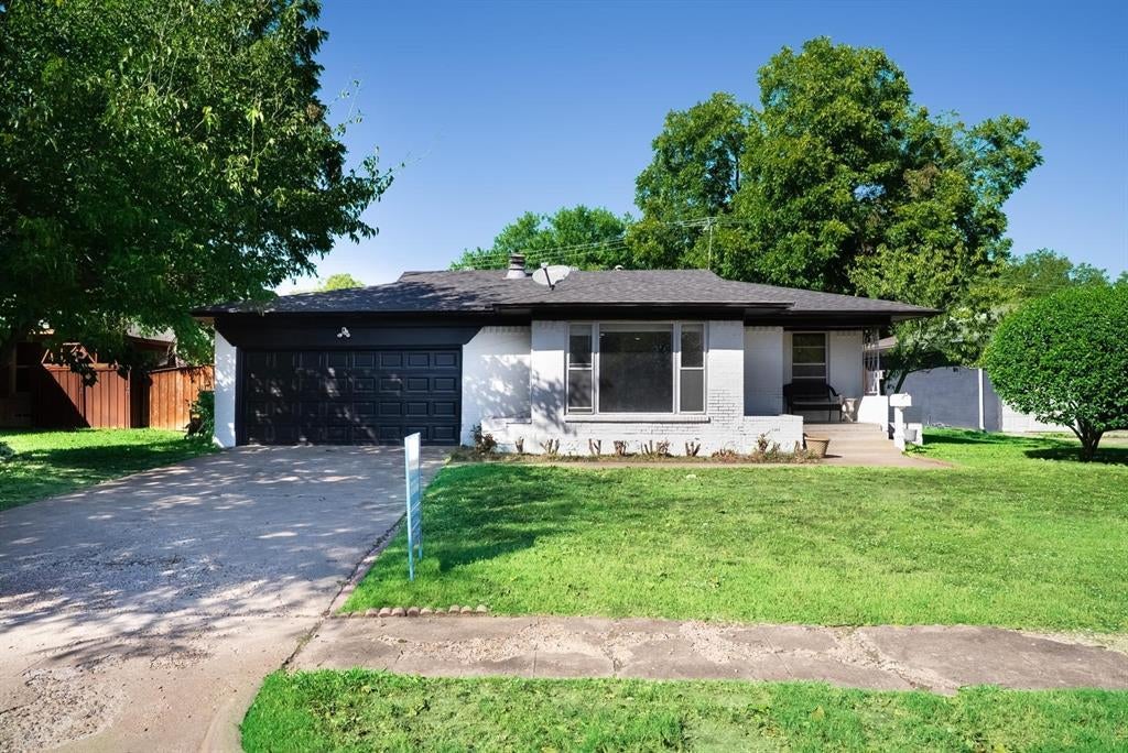 2953 Bay Oaks Drive, Dallas