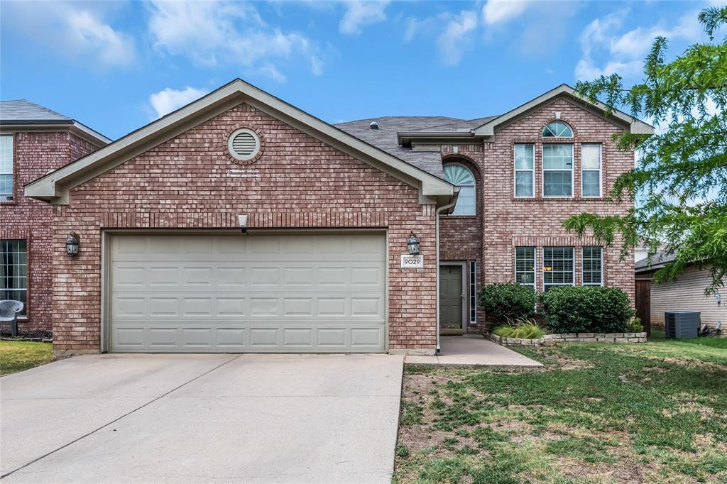 9029 Winding River Drive, Fort Worth