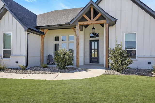 223 Columbia Court, Springtown