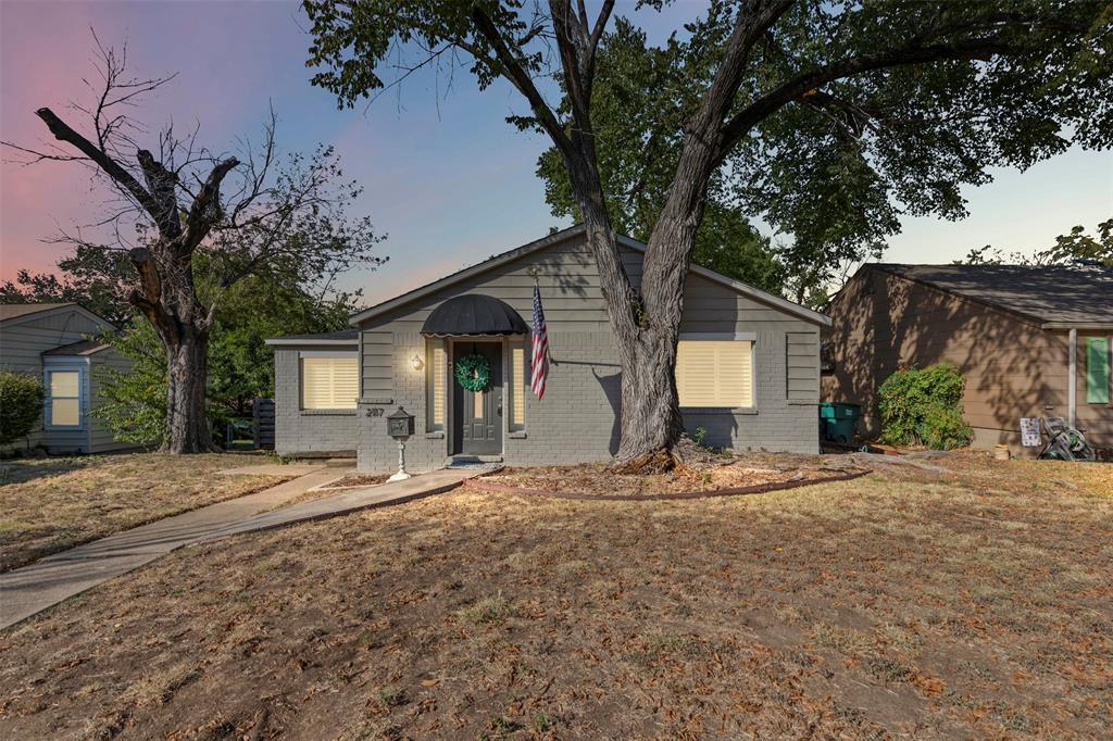 2117 W Lotus Avenue, Fort Worth