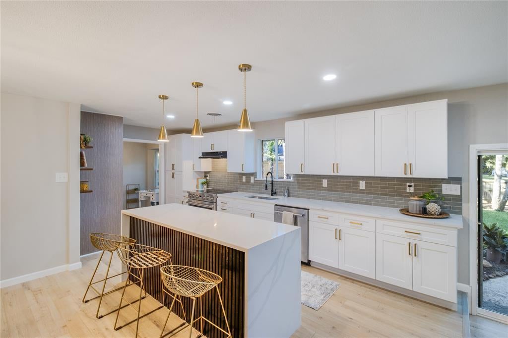 713 Hurst Drive, Bedford