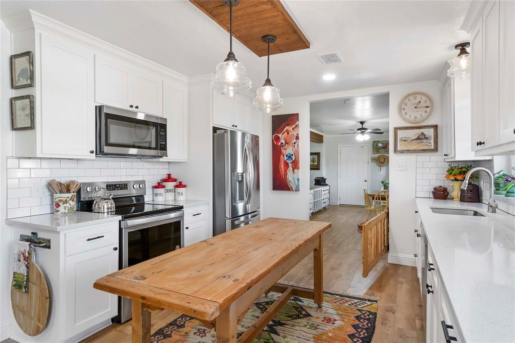 8235 County Road 506, Anna