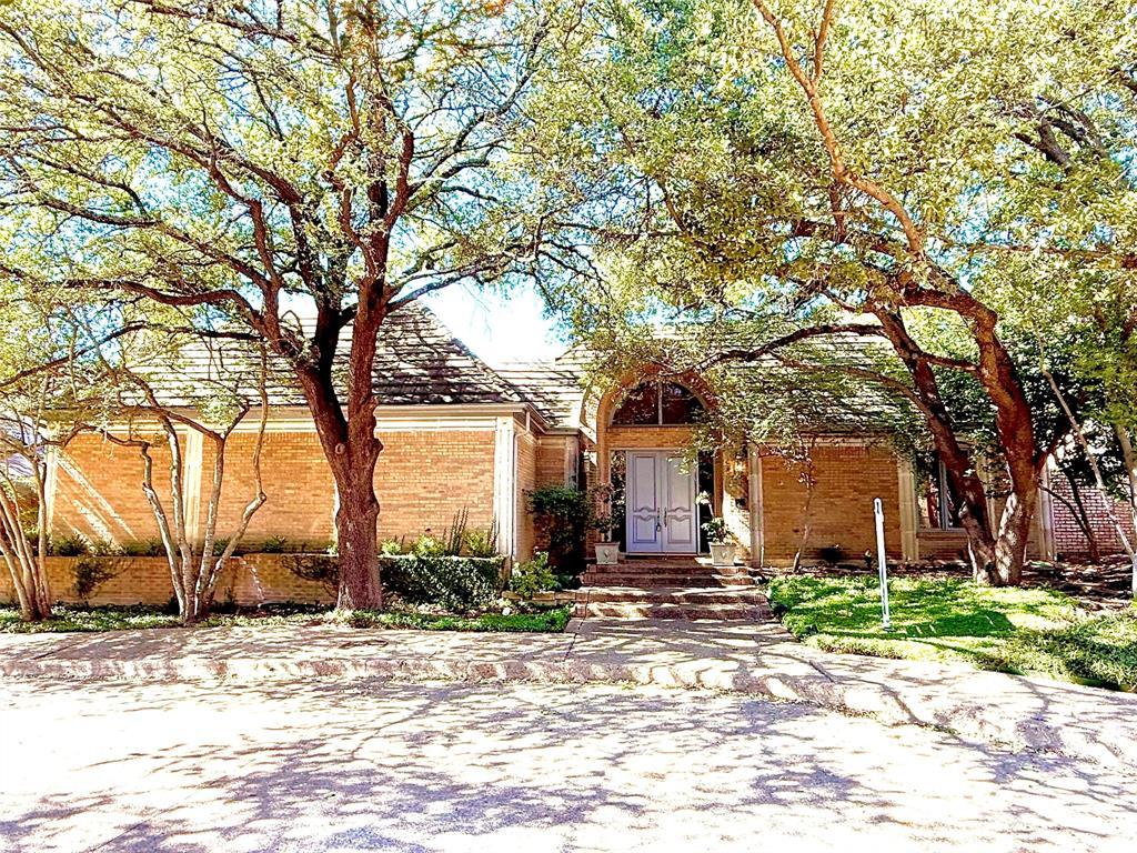 2 Hallshire Court, Dallas