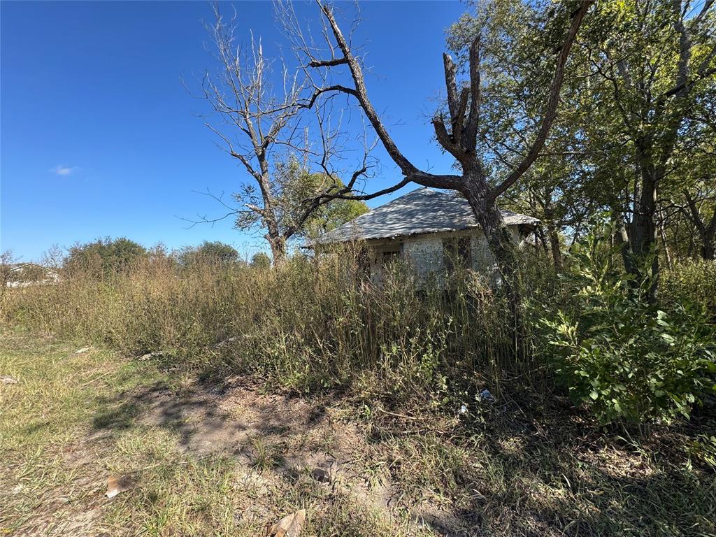 817 S Elm Street, Mart