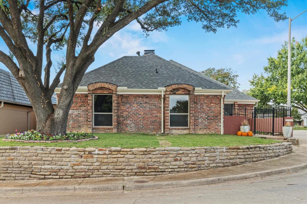 8115 Old Moss Road, Dallas