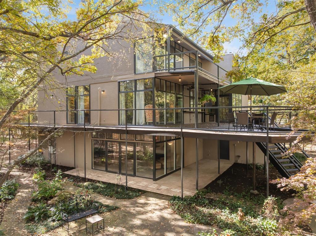 10461 County Road 2460, Poetry