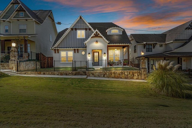 208 Denton Street E, Argyle