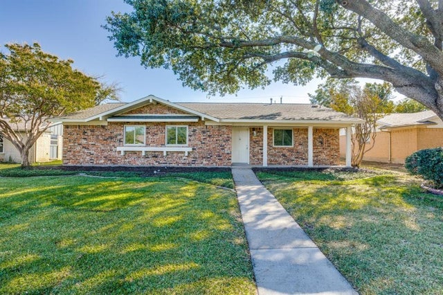 1712 Laurel Lane, Plano