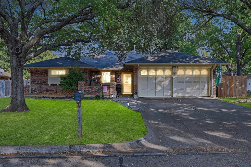 1909 Ford Street, Arlington