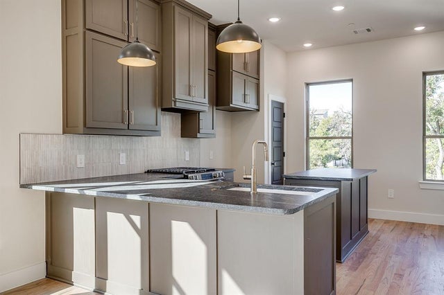 2824 Weisenberger Street 100, Fort Worth