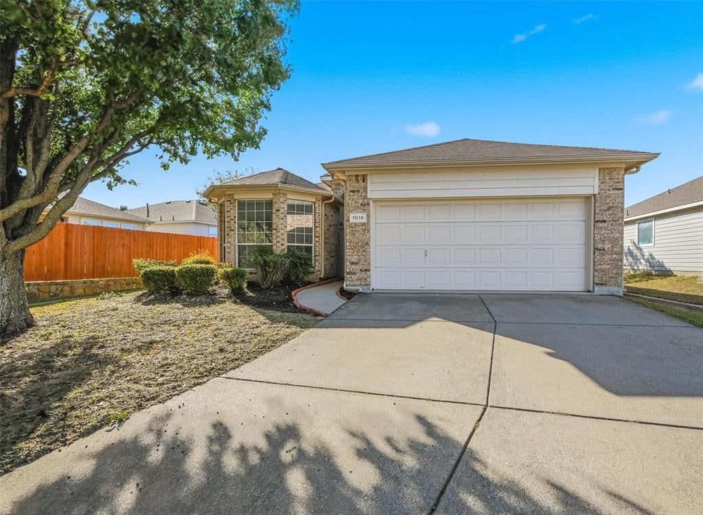 1016 Fairweather Drive, Fort Worth