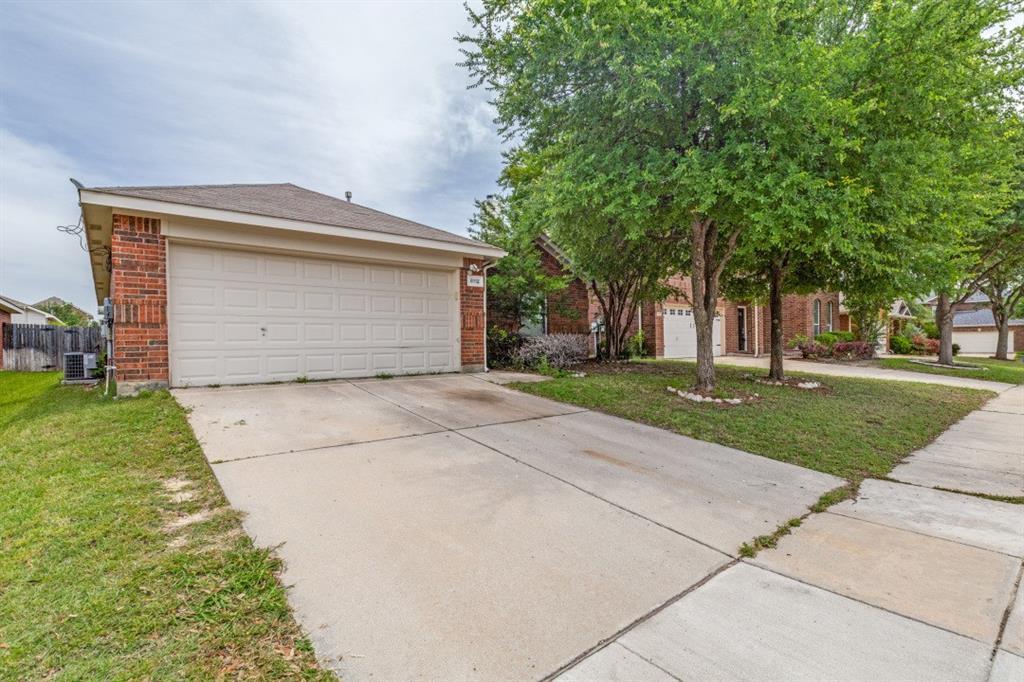 8112 Fleetwing Trail, Fort Worth