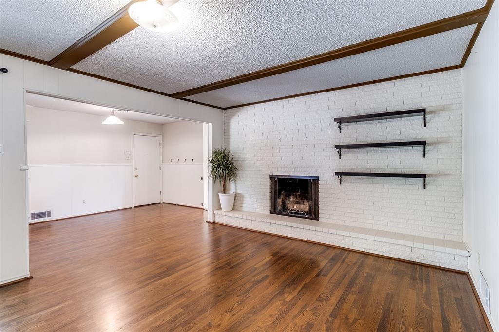 8060 Woodhue Road, Dallas