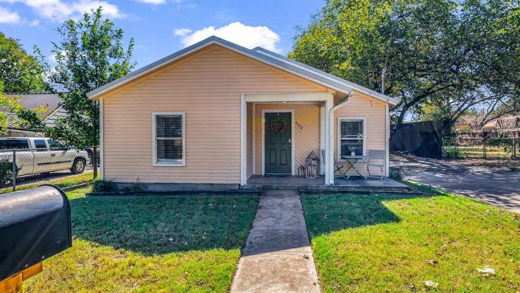 408 E Akard Street, Weatherford
