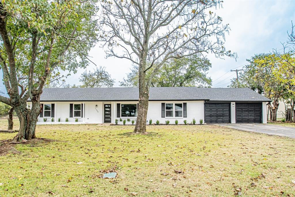 11300 Smallwood Drive, Burleson