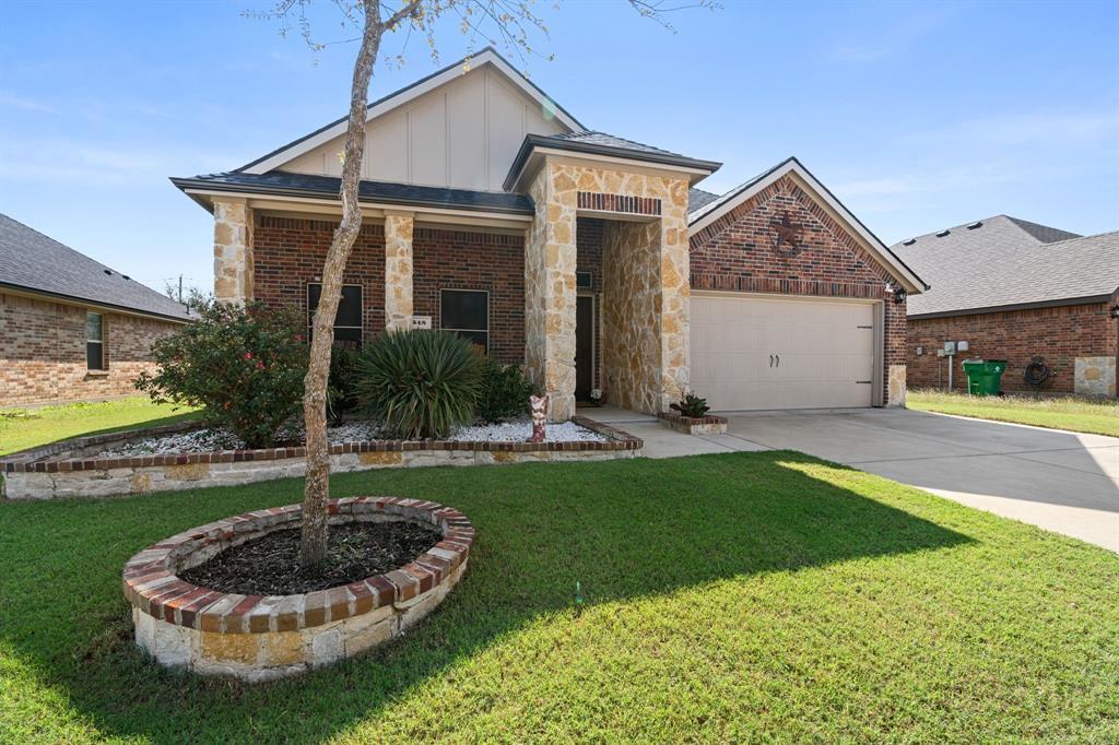 548 Clearlake Drive, Waxahachie