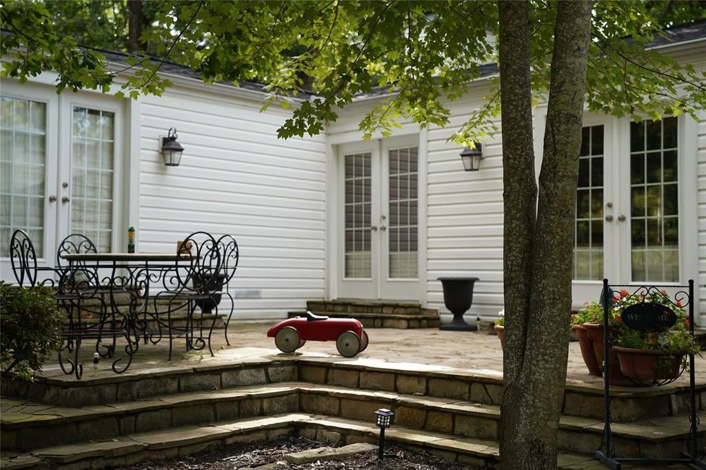 180 Harbor Drive, Gun Barrel City