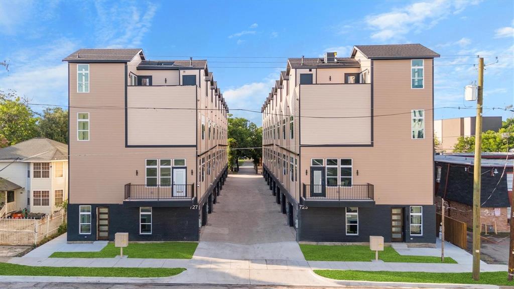 723 W 10th Street 101, Dallas