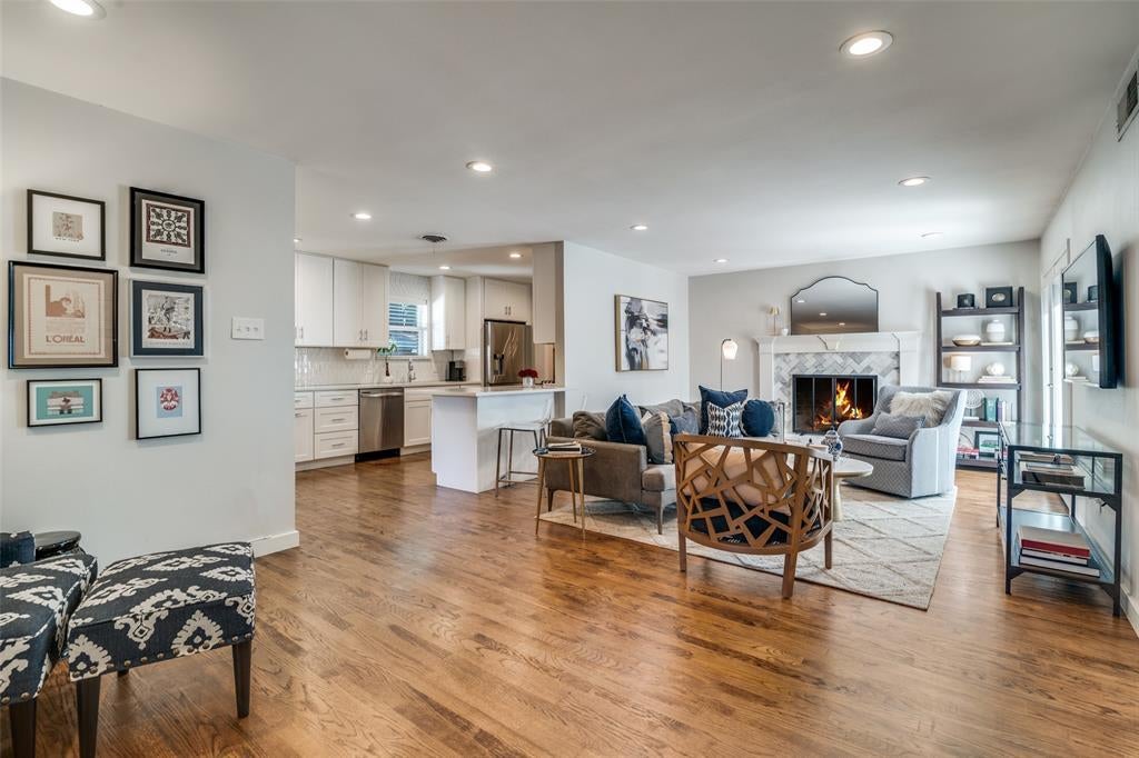 2352 Fenestra Drive, Dallas