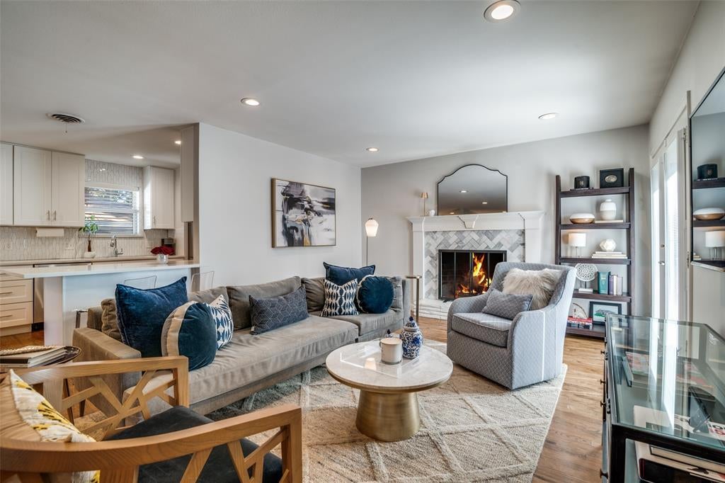 2352 Fenestra Drive, Dallas